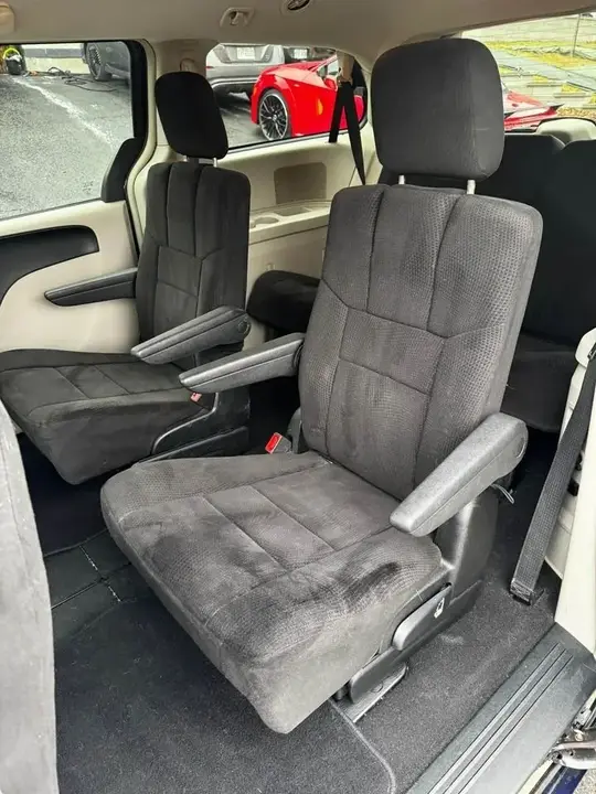 Dodge Grand Caravan 2013 photo 2