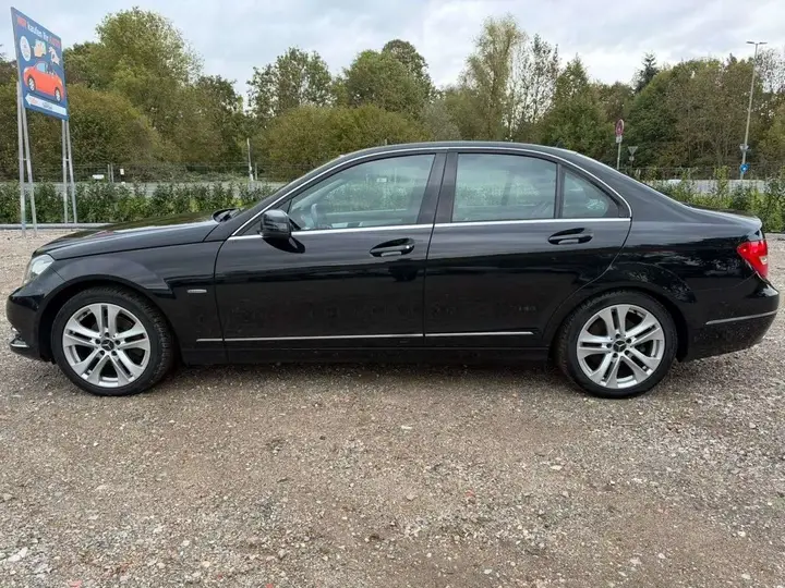 Mercedes-Benz C 220 2012 photo 2