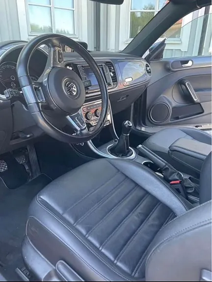 Volkswagen Beetle 2017 photo 2