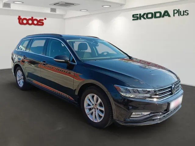 Volkswagen Passat Variant 2023 photo 2