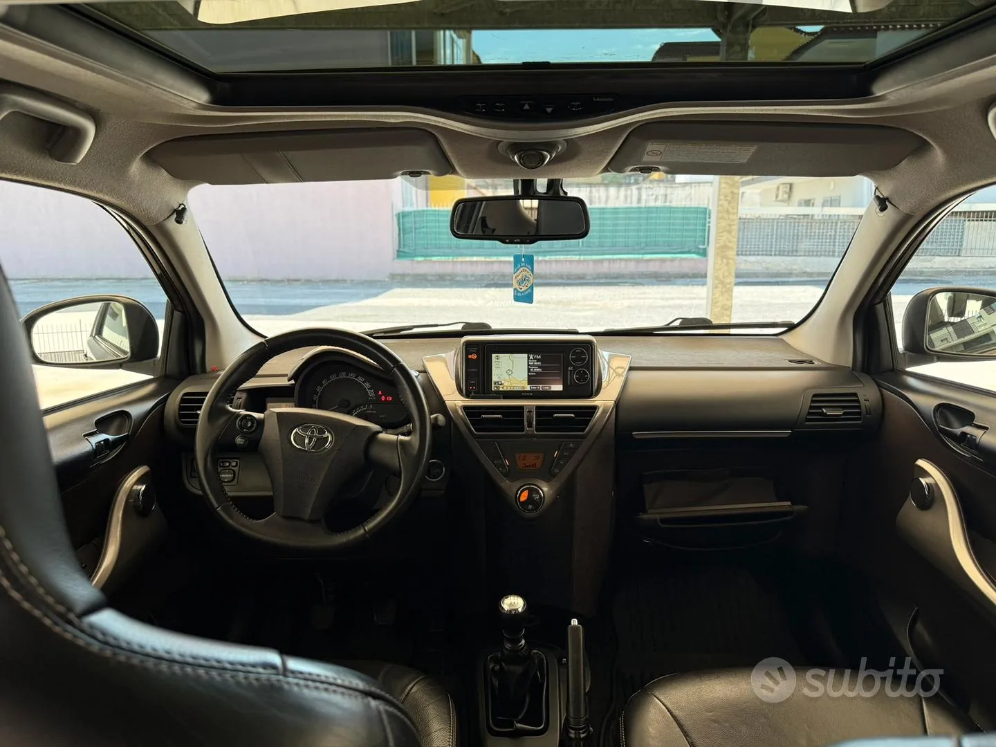 Toyota Iq 2013 photo 5