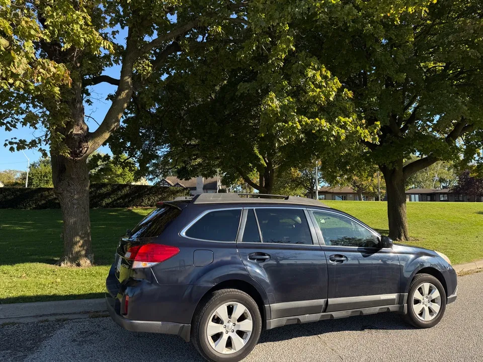Subaru Outback 2012 photo 2