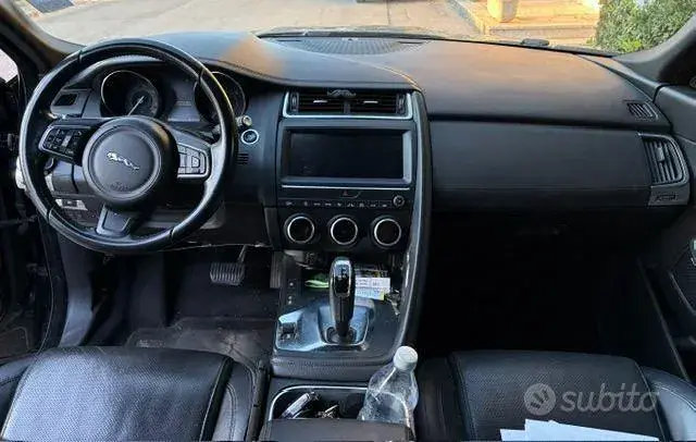 Jaguar E-Pace 2019 photo 3
