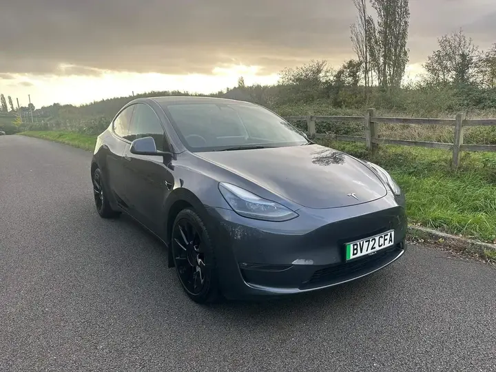 Tesla Model Y 2022 photo 2