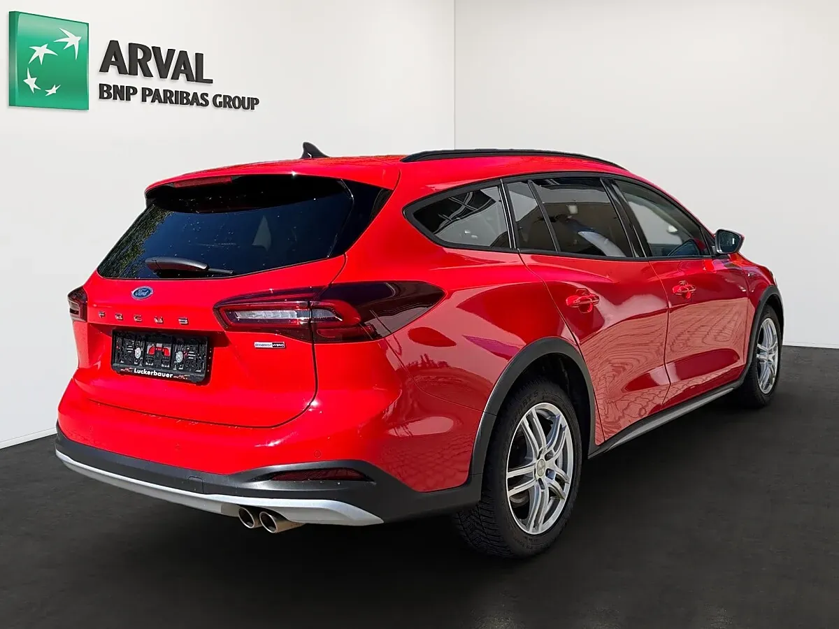 Ford Focus 2023 photo 2