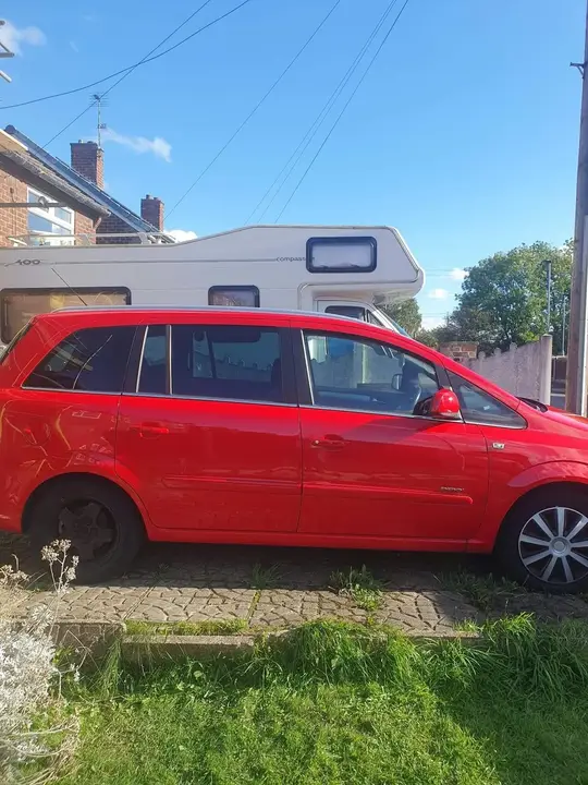 Vauxhall Zafira 2010 photo 2