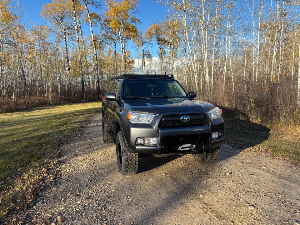 Toyota 4Runner 2012 photo 2