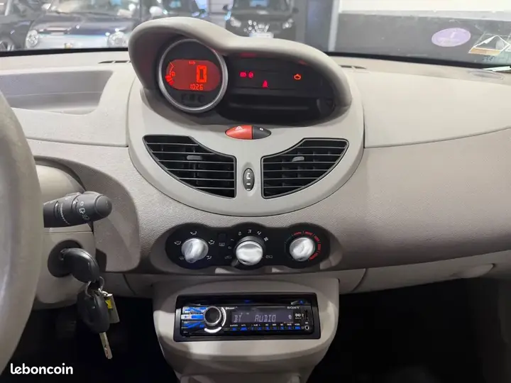 Renault Twingo 2011 photo 2