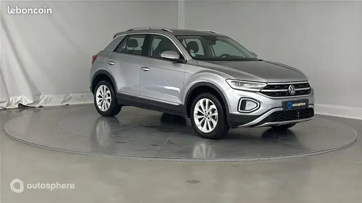 Volkswagen T-Roc 2023 photo 3