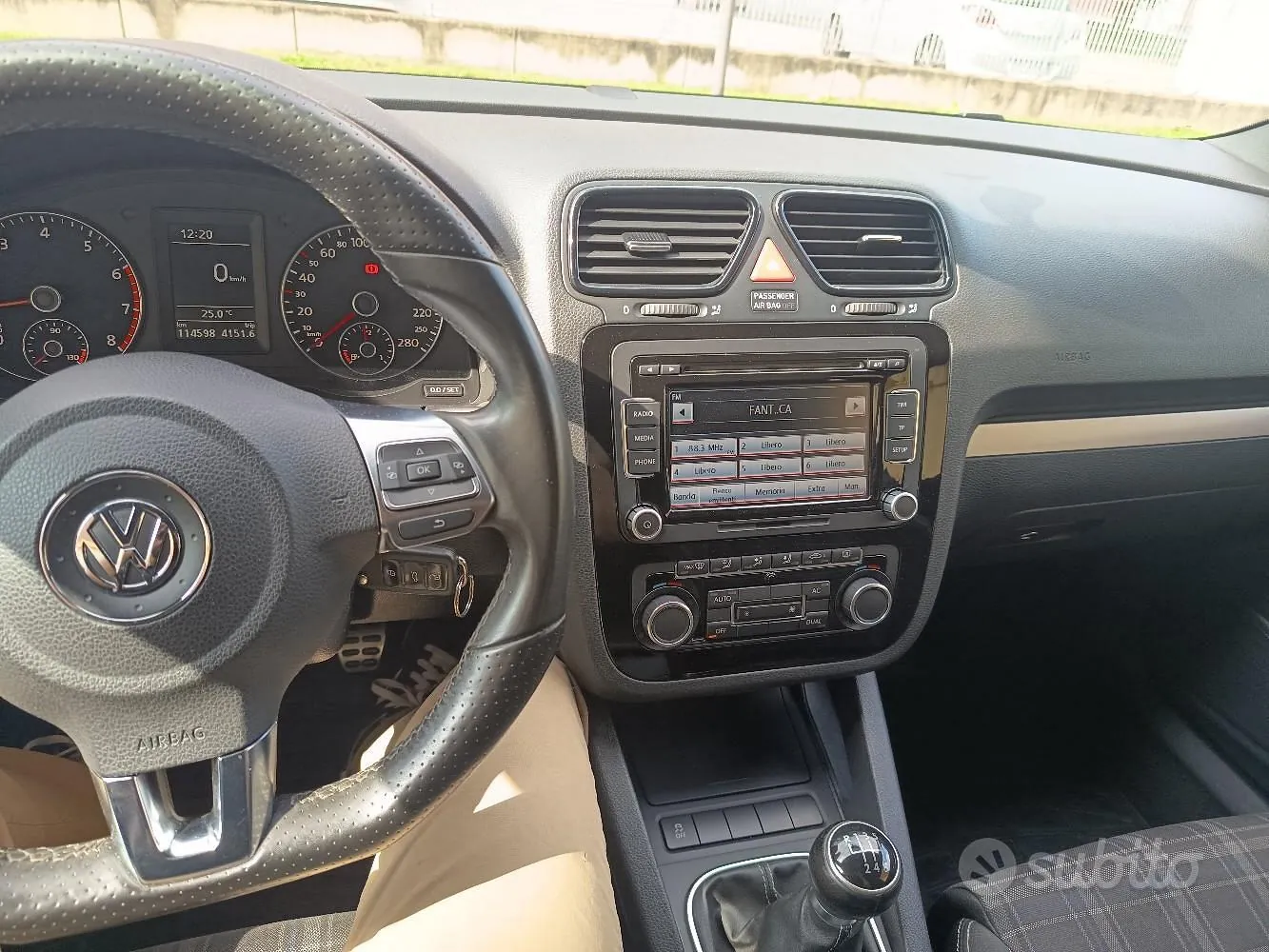 Volkswagen Scirocco 2011 photo 2