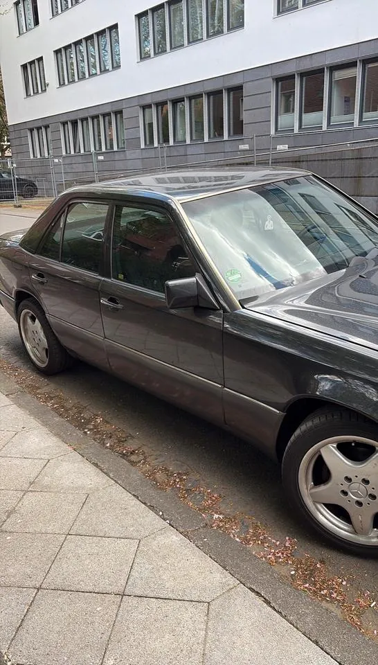 Mercedes-Benz E200