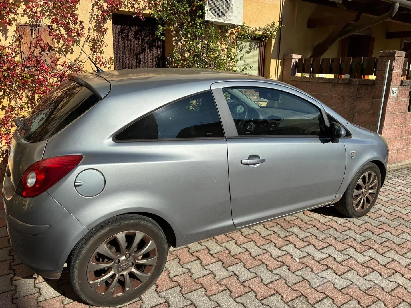 Opel Corsa 2010 photo 2
