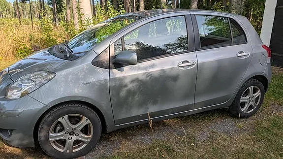 Toyota Yaris 2010 photo 3