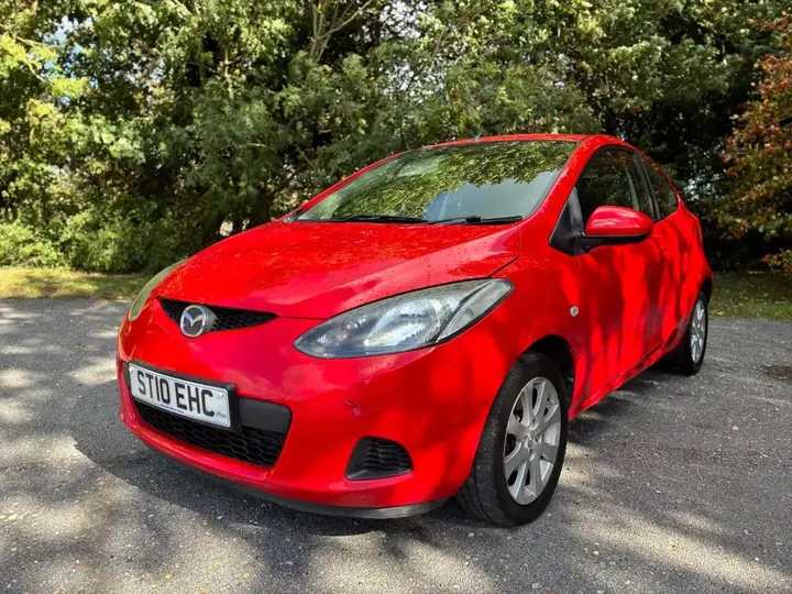 Mazda Mazda2 2010 photo 3