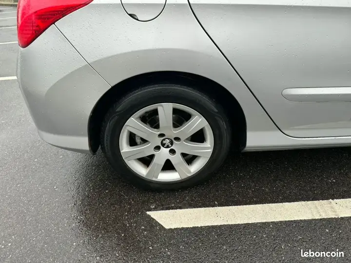 Peugeot 308 2012 photo 2