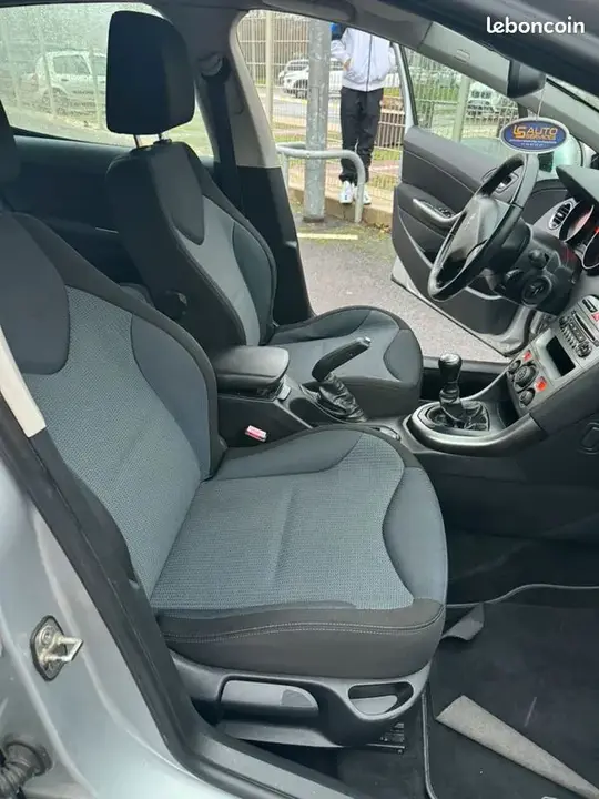 Peugeot 308 2012 photo 3