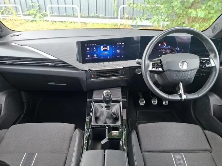 Vauxhall Astra 2023 photo 3