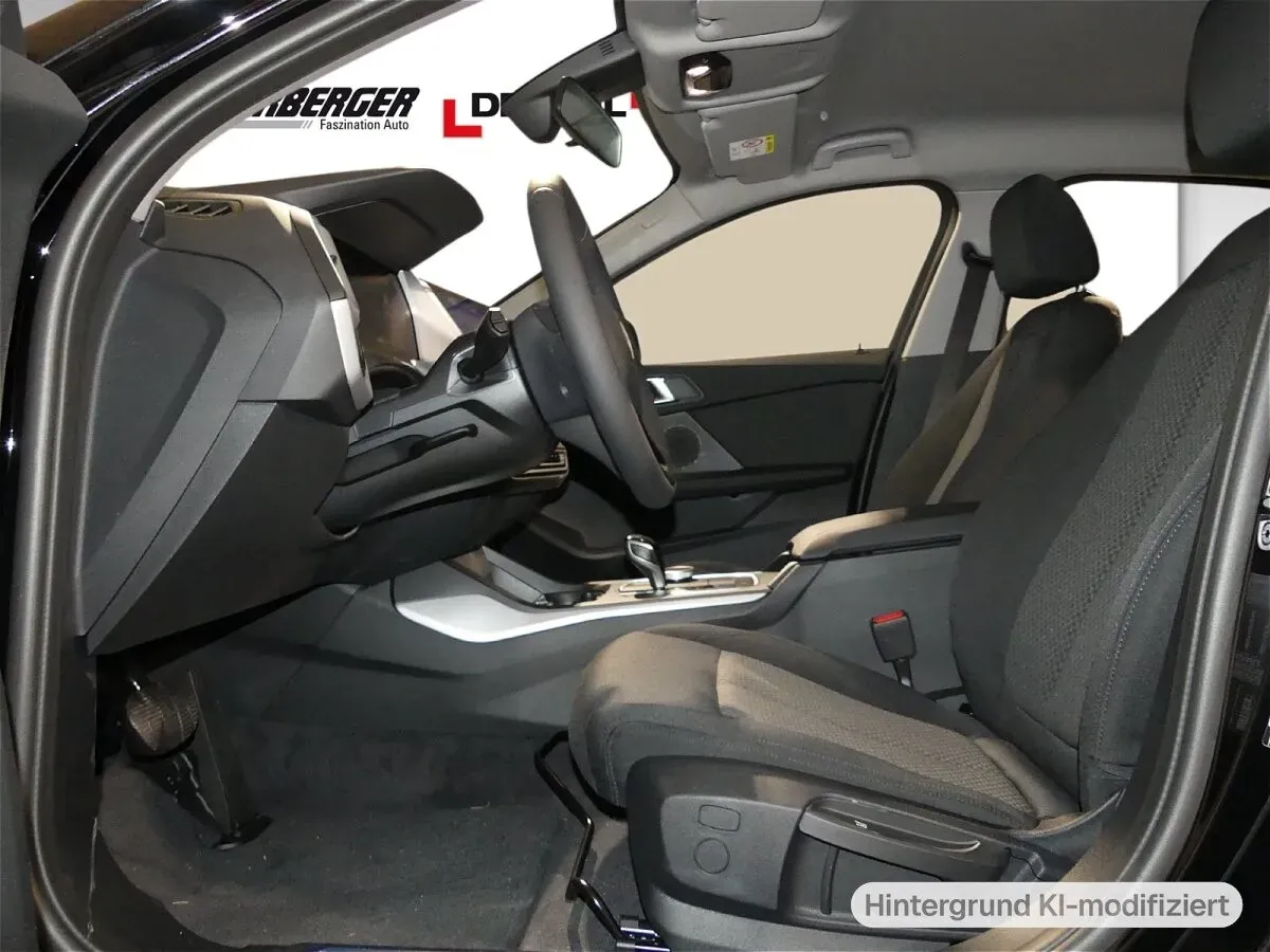 BMW 1 Series 2024 photo 3