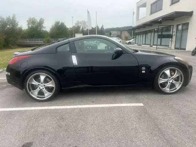 Nissan 350 Z 2004 photo 2