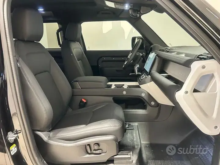 Land Rover Defender 2026 photo 5