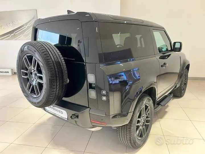 Land Rover Defender 2026 photo 2