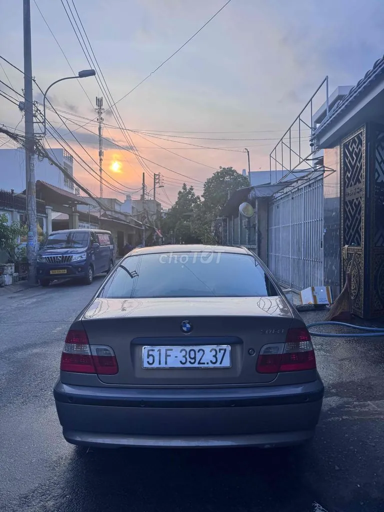 BMW 3 Series 2005 photo 2