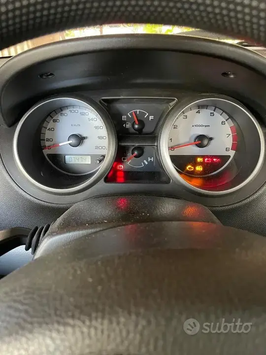 Suzuki Ignis 2005 photo 2