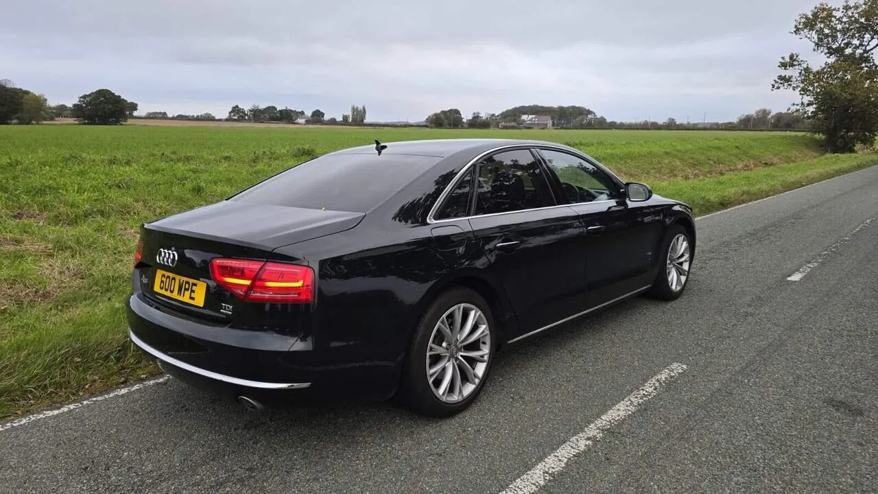 Audi A8 2012 photo 3