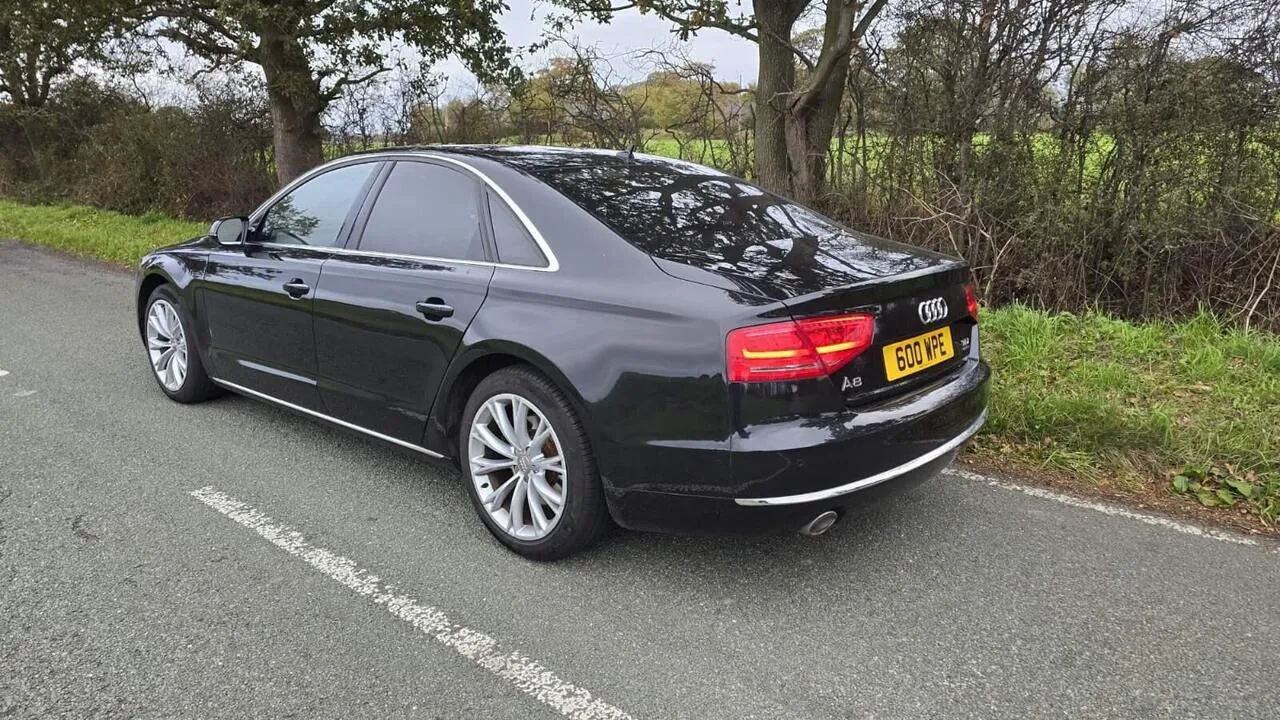 Audi A8 2012 photo 5