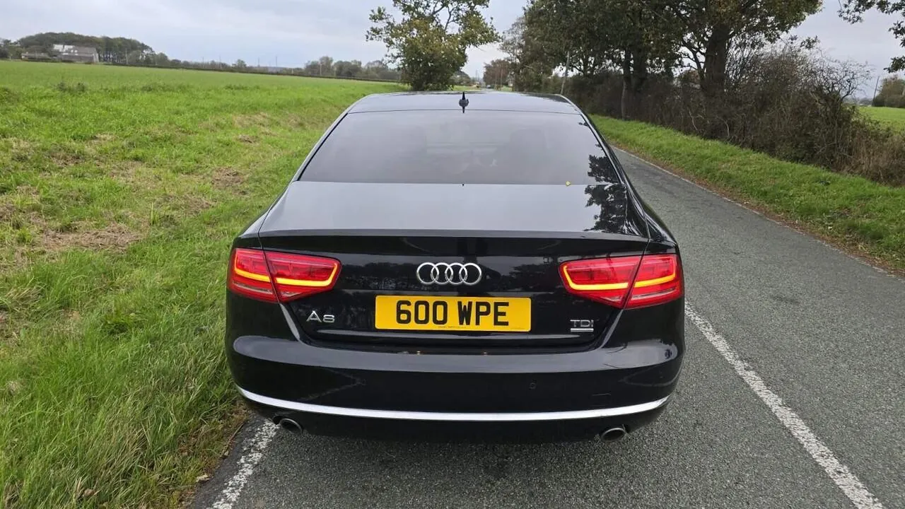 Audi A8 2012 photo 4