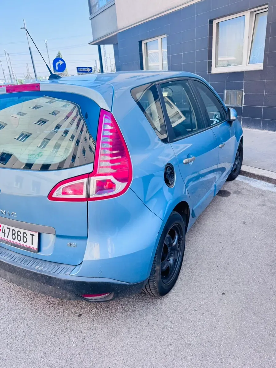 Renault Megane 2011 photo 2
