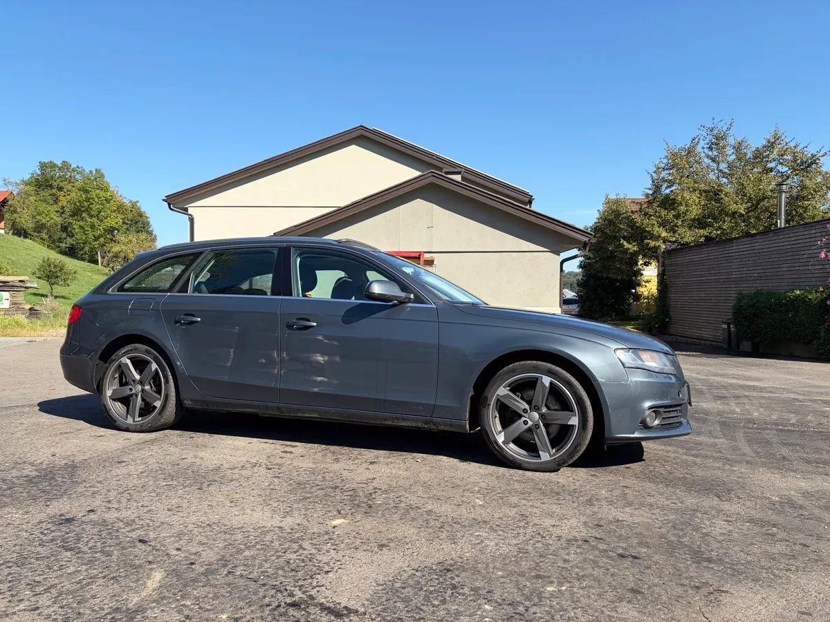 Audi A4 2011 photo 3