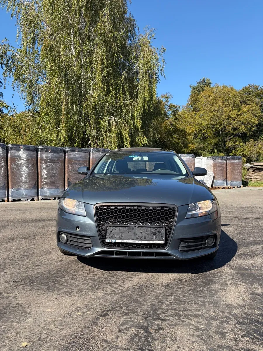 Audi A4 2011 photo 2