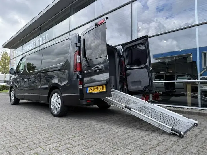 Renault Trafic 2021 photo 2