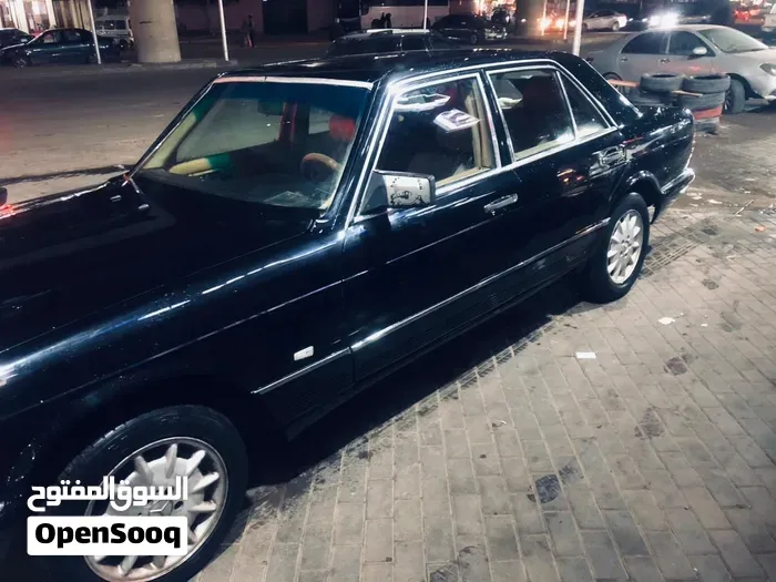 Mercedes-Benz E-Class 1984 photo 4