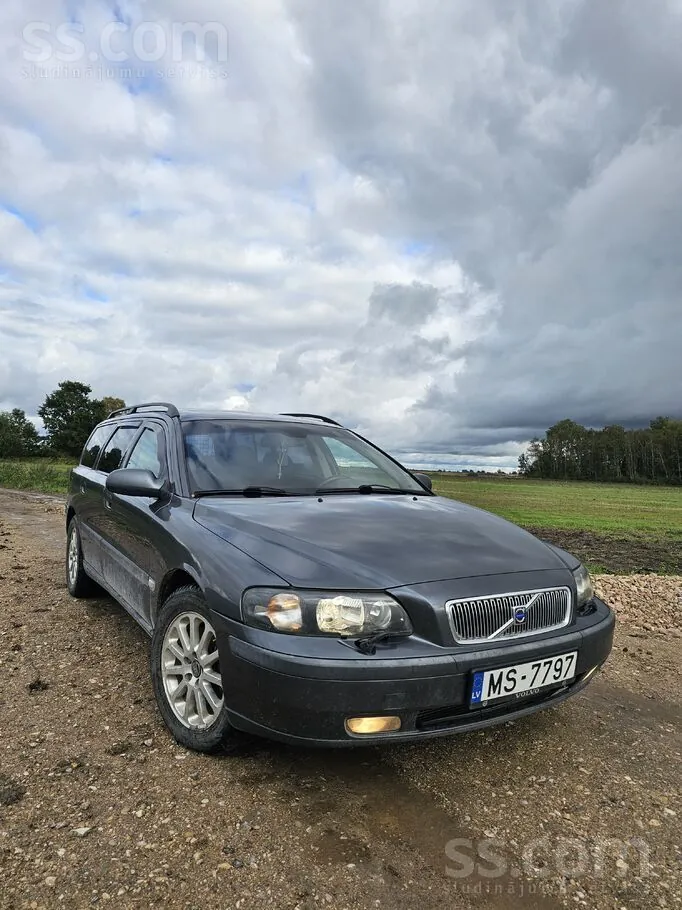 Volvo V70 2003 photo 2