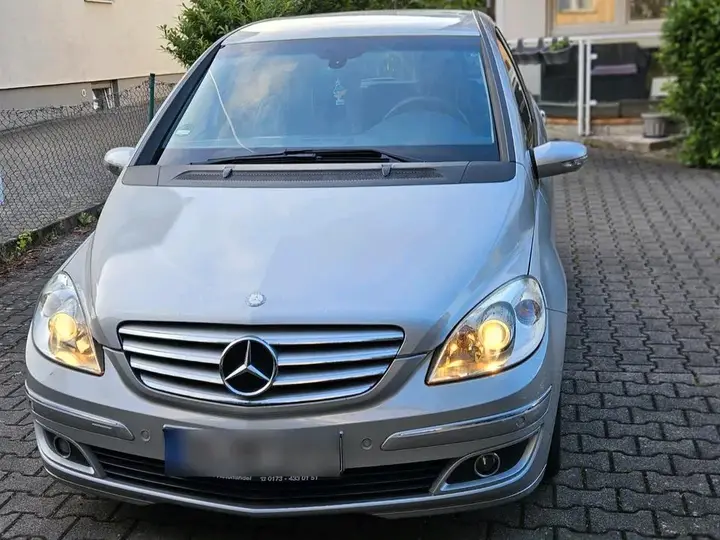 Mercedes-Benz B 200