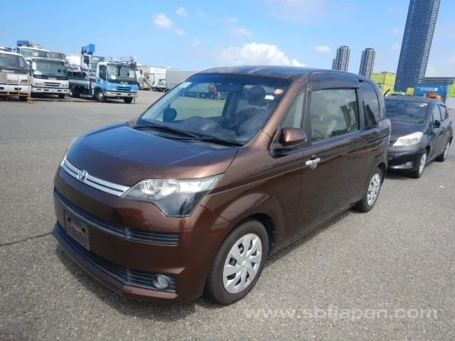Toyota Spade 2015 photo 2