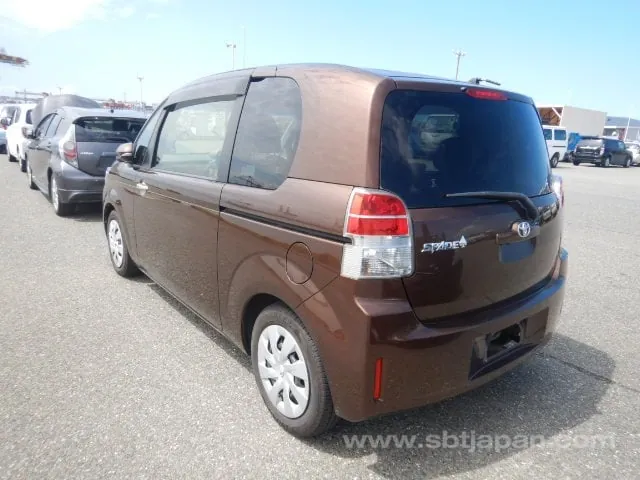 Toyota Spade 2015 photo 3