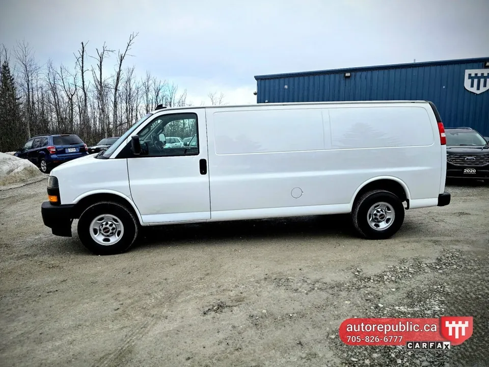 GMC Savana 2021 photo 2