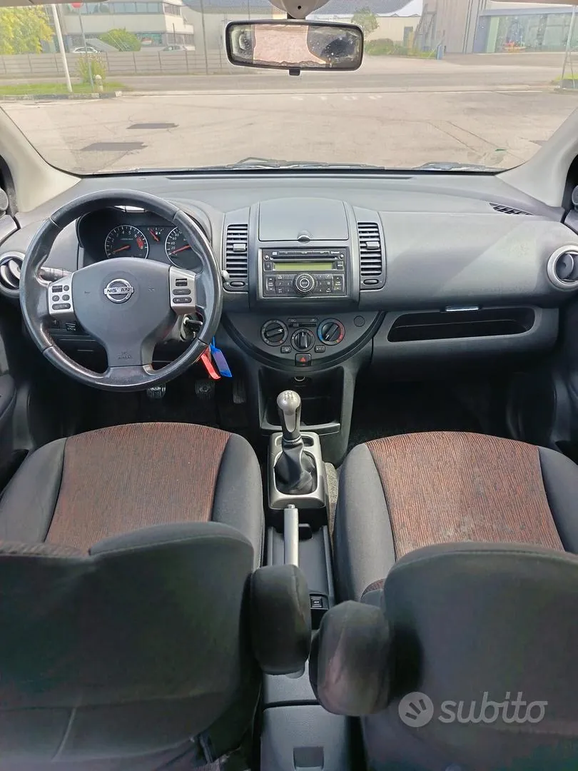 Nissan Note 2010 photo 5
