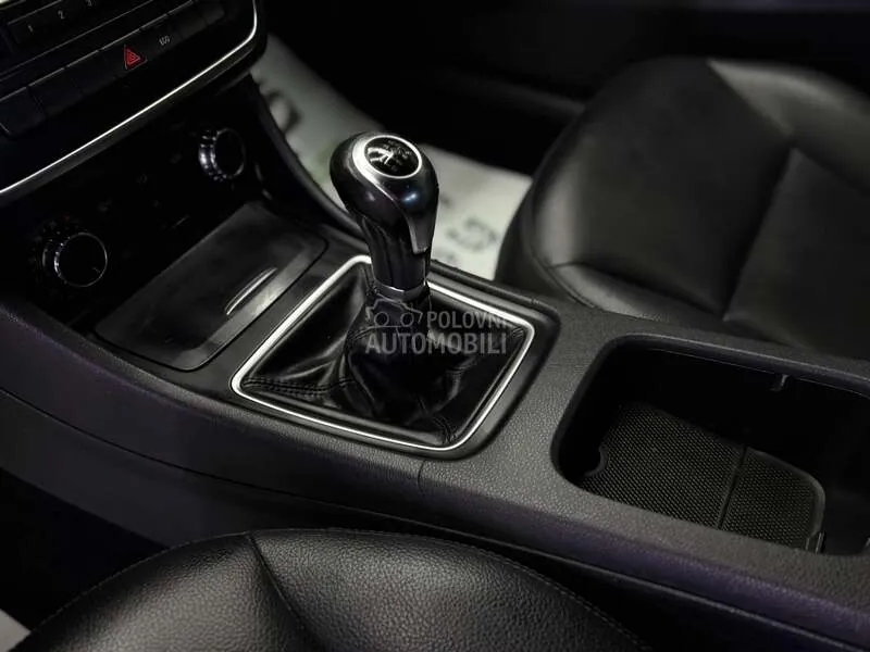 Mercedes-Benz A 180 2014 photo 4