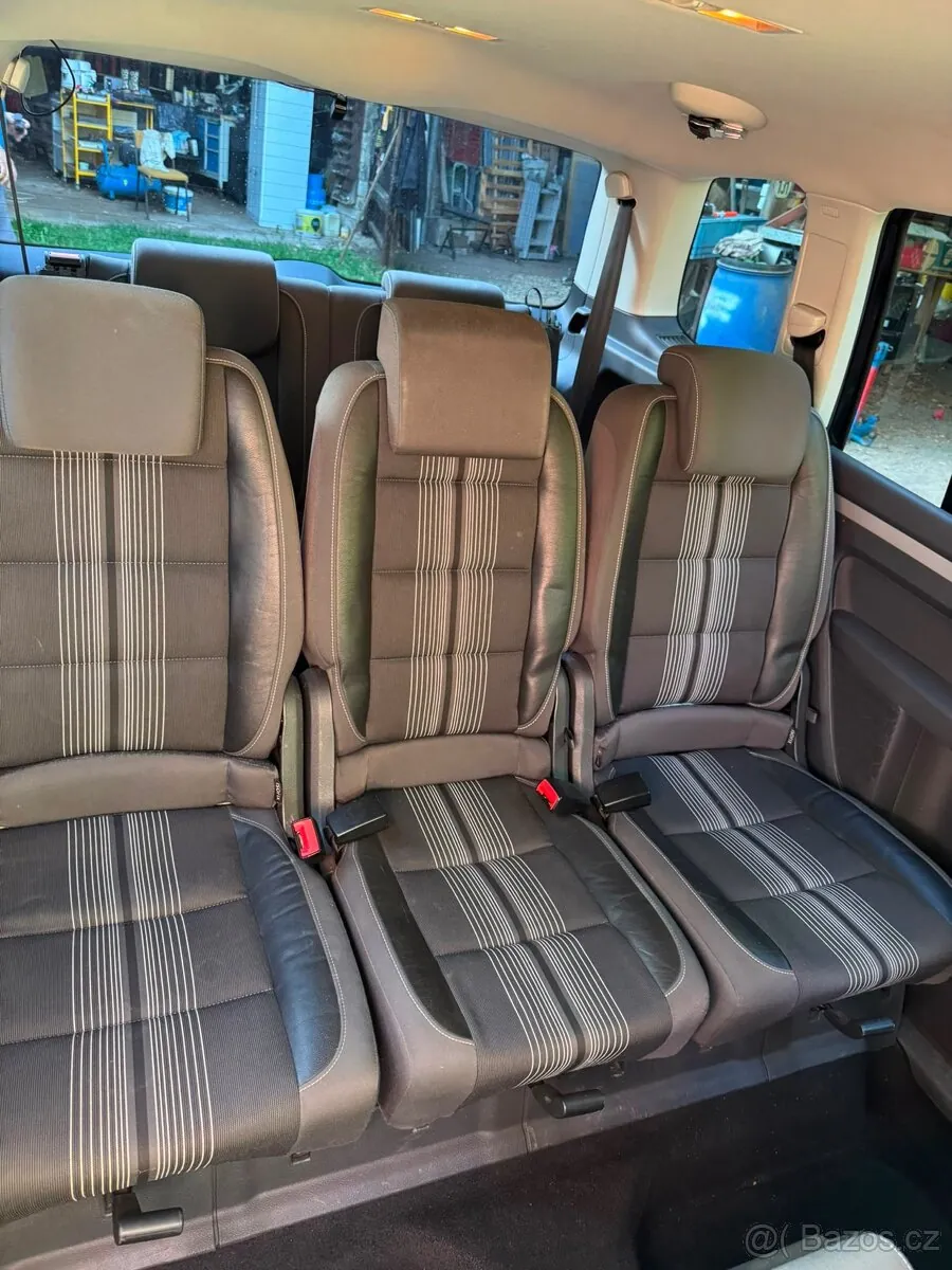 Volkswagen Touran 2012 photo 4