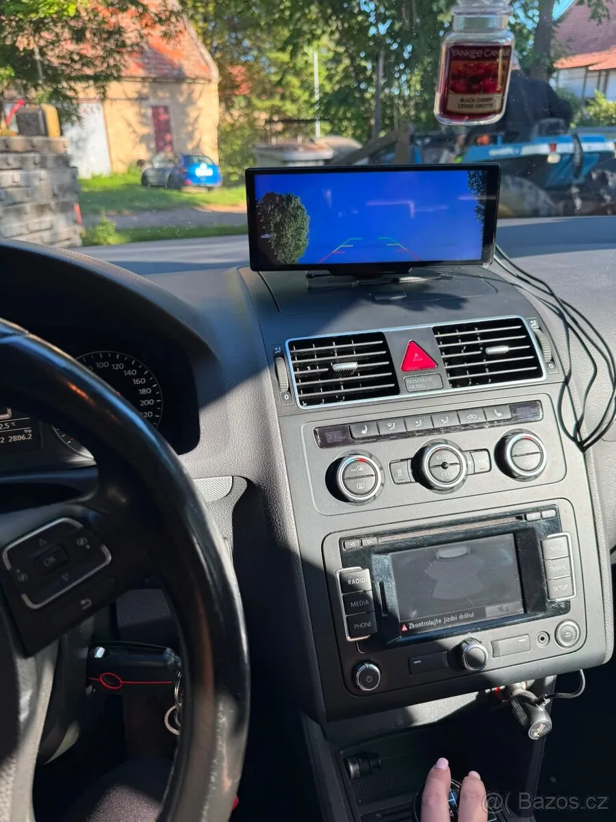 Volkswagen Touran 2012 photo 3
