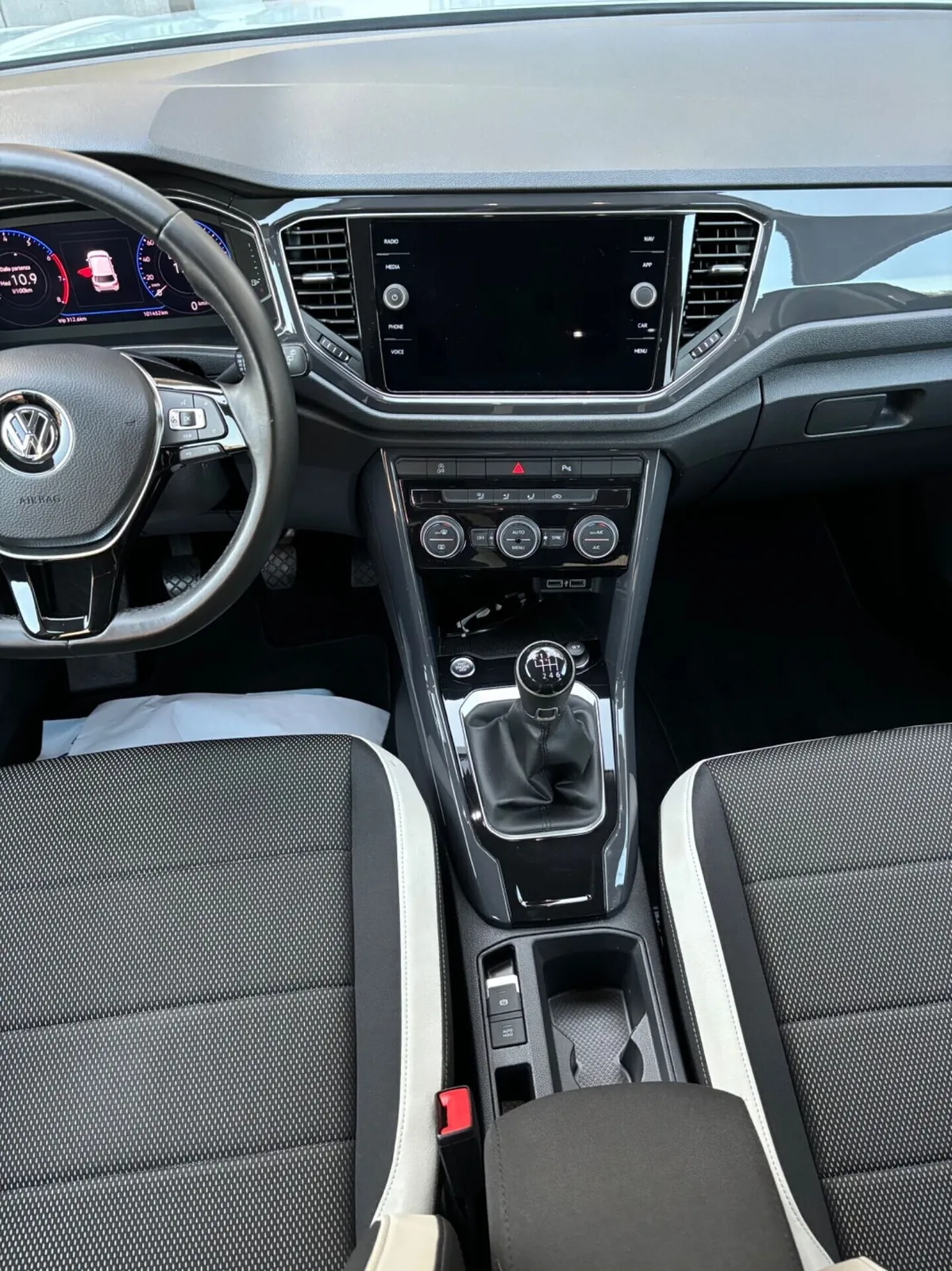Volkswagen T-Roc 2020 photo 3