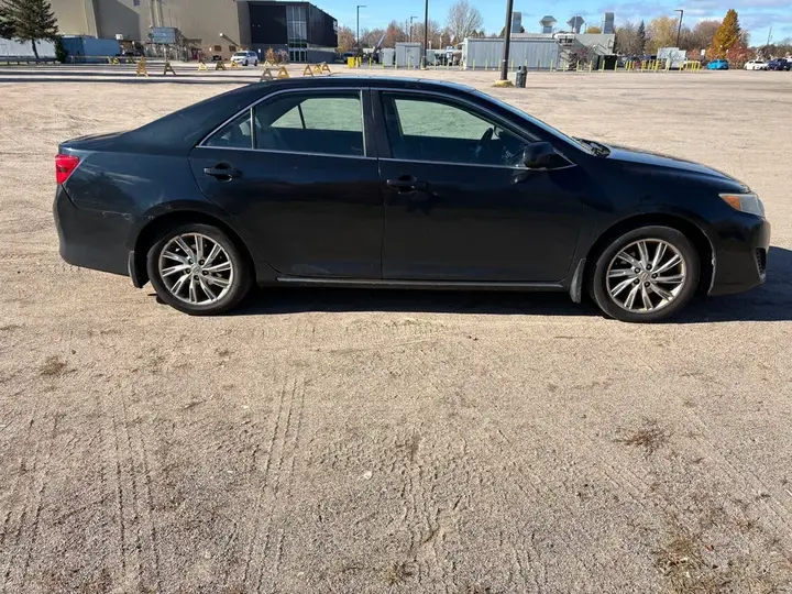 Toyota Camry 2013 photo 2