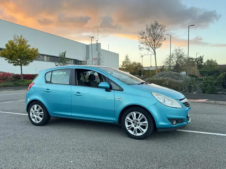 Vauxhall Corsa 2010 photo 2
