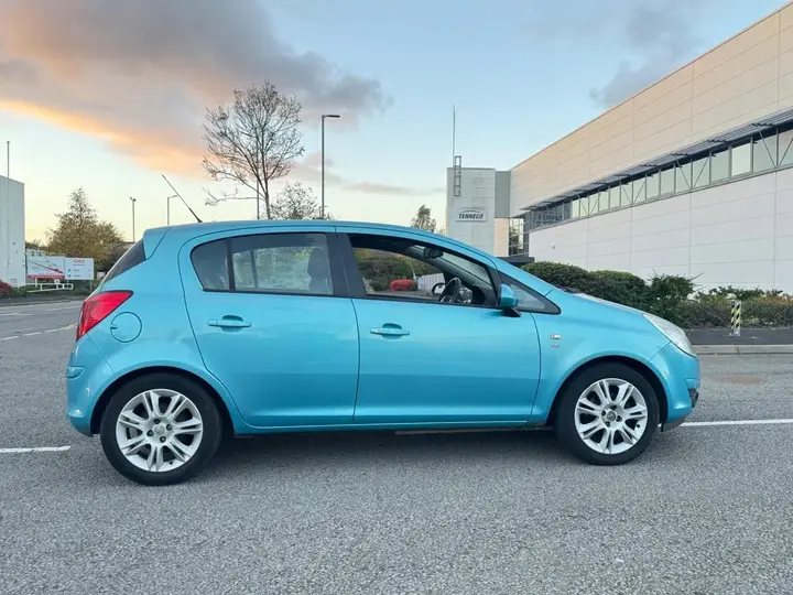Vauxhall Corsa 2010 photo 4