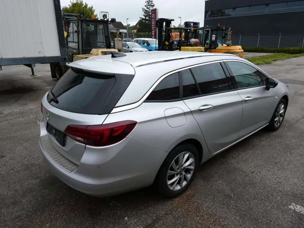Opel Astra 2022 photo 2