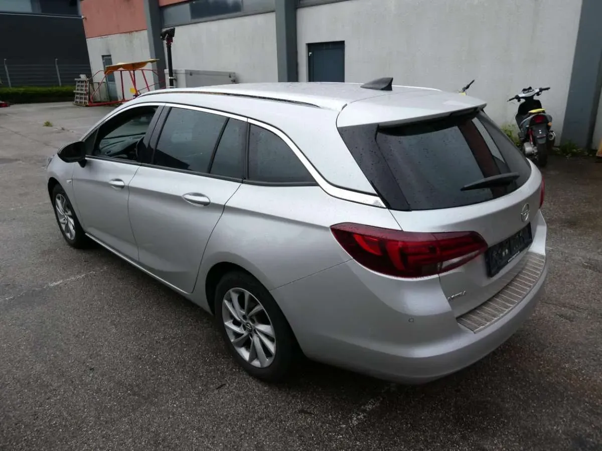 Opel Astra 2022 photo 3